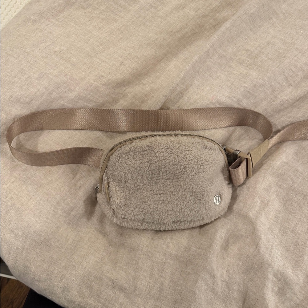 Lululemon satchel